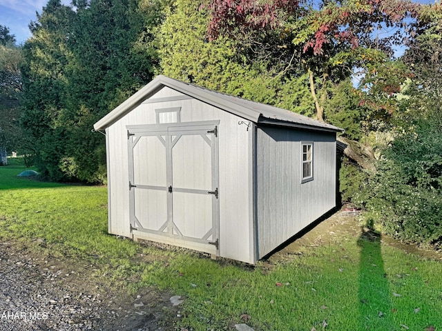 view of outdoor structure with a yard