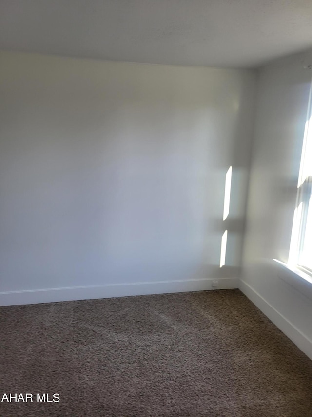 unfurnished room featuring carpet