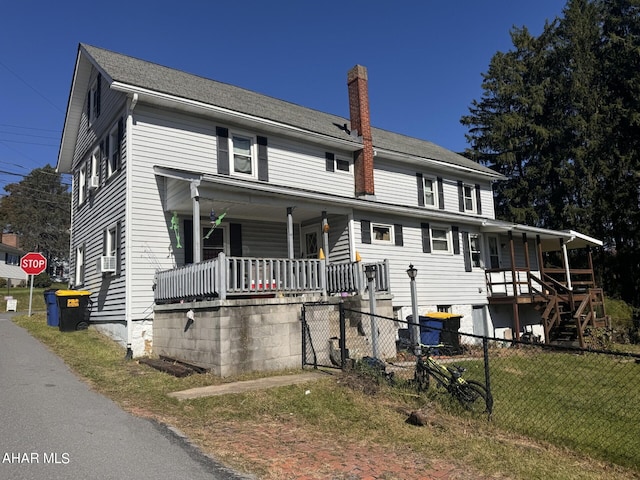 view of front facade with covered porch and cooling unit