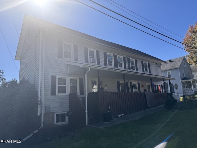 view of front facade featuring a porch