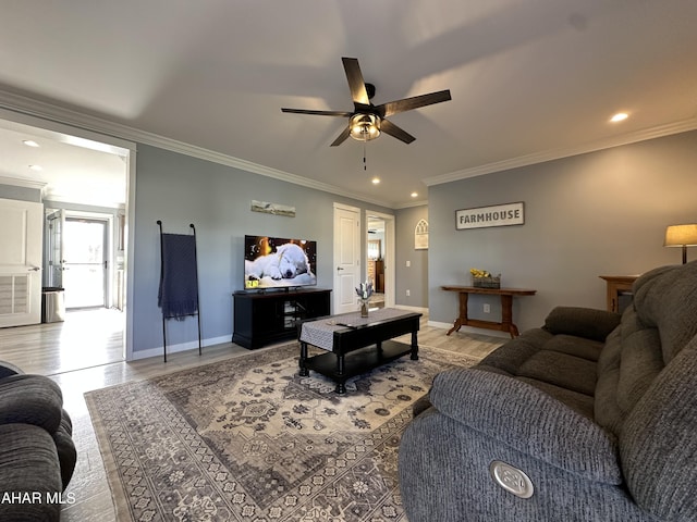 living room featuring recessed lighting, ornamental molding, light wood-style floors, and ceiling fan