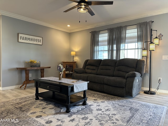 living room featuring crown molding, a ceiling fan, baseboards, recessed lighting, and wood finished floors