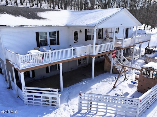 view of front of house featuring a wooden deck