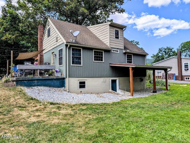 back of house featuring a lawn