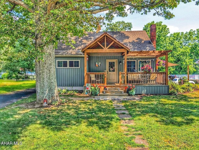 view of front of house featuring a front yard and a porch