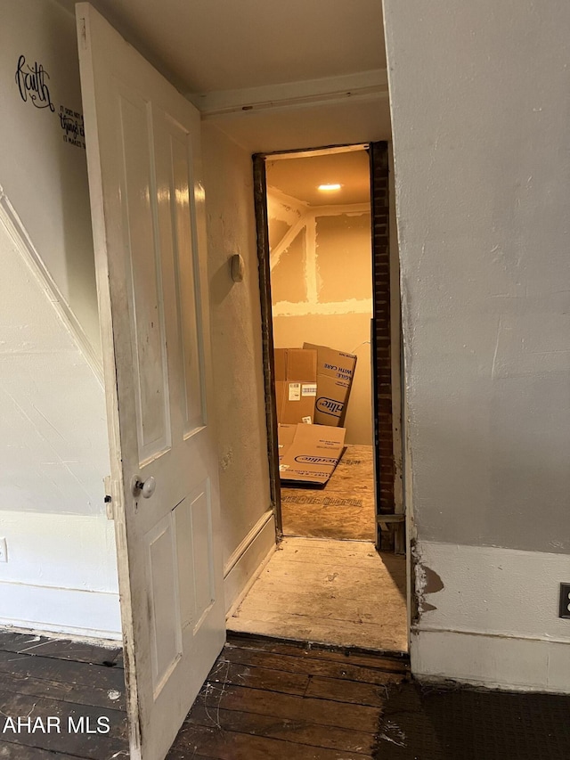 1516 3rd Ave, Altoona, PA 16602 - hallway featuring hardwood / wood-style floors