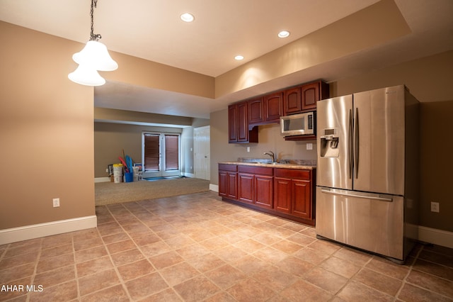 738 Chapel Dr, Altoona, PA 16602 - kitchen featuring stainless steel appliances, baseboards, recessed lighting, hanging light fixtures, and a sink
