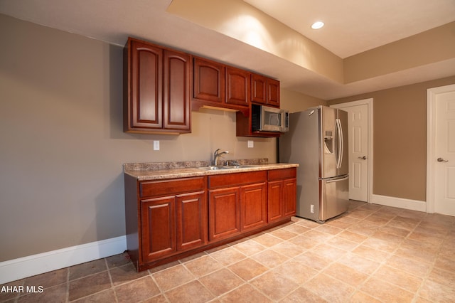 738 Chapel Dr, Altoona, PA 16602 - kitchen featuring stainless steel appliances, baseboards, a sink, light countertops, and recessed lighting