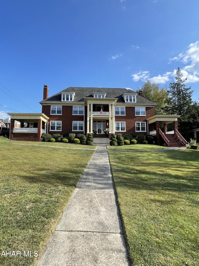 view of front of house with a front yard