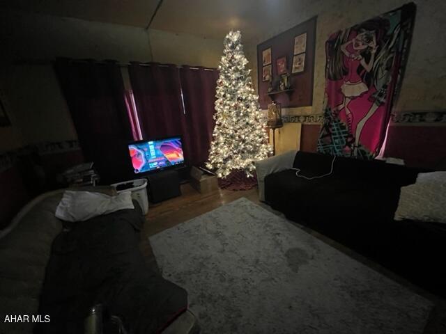1004-08 17th Ave, Altoona, PA 16601 - view of living room