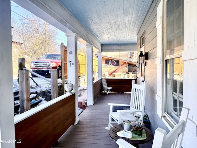 balcony featuring covered porch