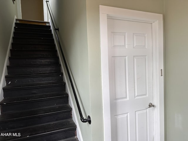 321 Main St, Gallitzin, PA 16641 - view of staircase
