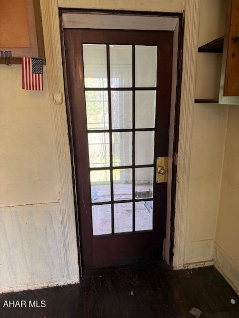 3091 Colonial Dr, Duncansville, PA 16635 - doorway with plenty of natural light
