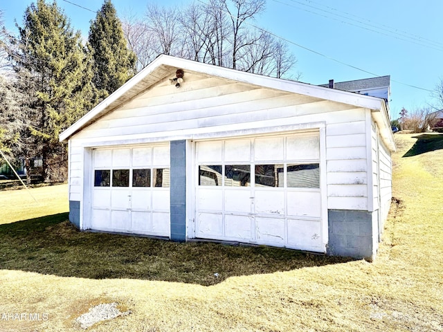 view of detached garage