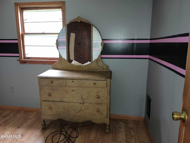 room details featuring hardwood / wood-style floors