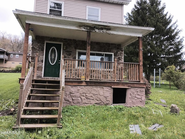 view of front of home featuring a porch and a front lawn