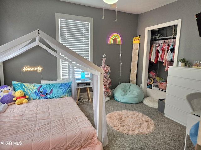 bedroom featuring carpet flooring and a closet