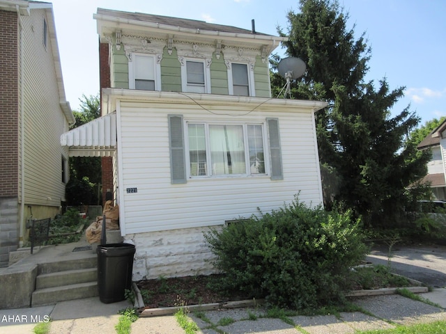 view of italianate house