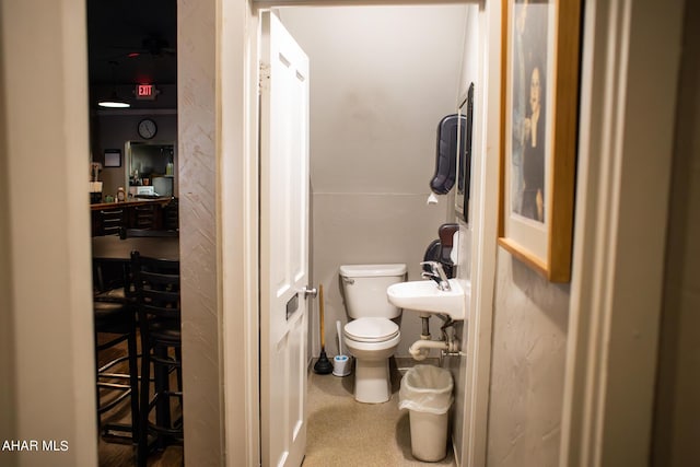 bathroom featuring toilet and sink