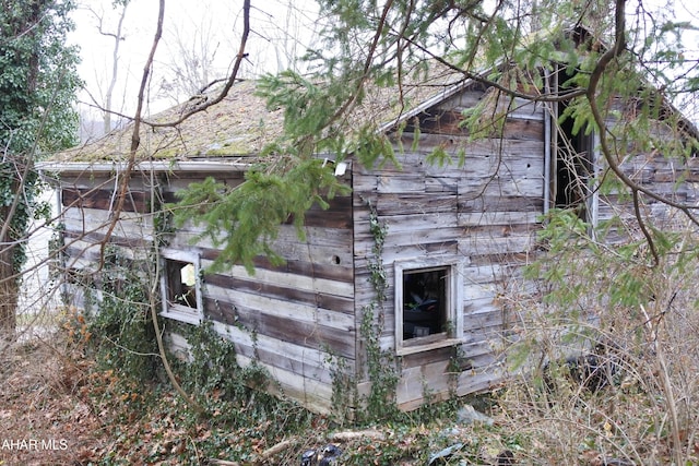 view of home's exterior