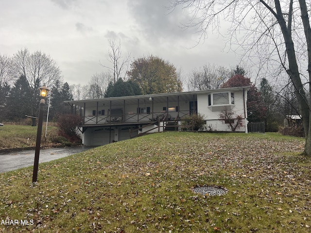 manufactured / mobile home with a garage and a front lawn