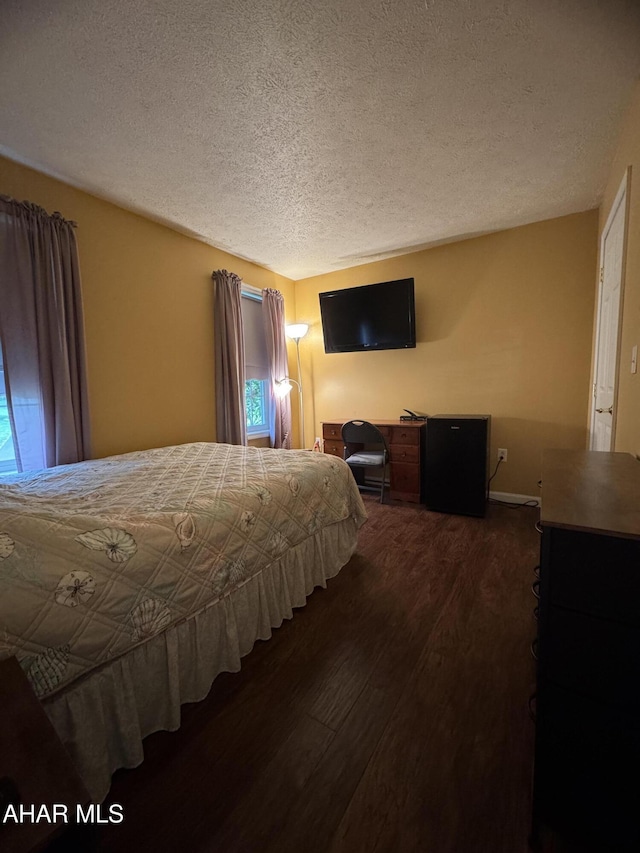 153 Frederick Rd, Altoona, PA 16602 - bedroom featuring wood finished floors and a textured ceiling