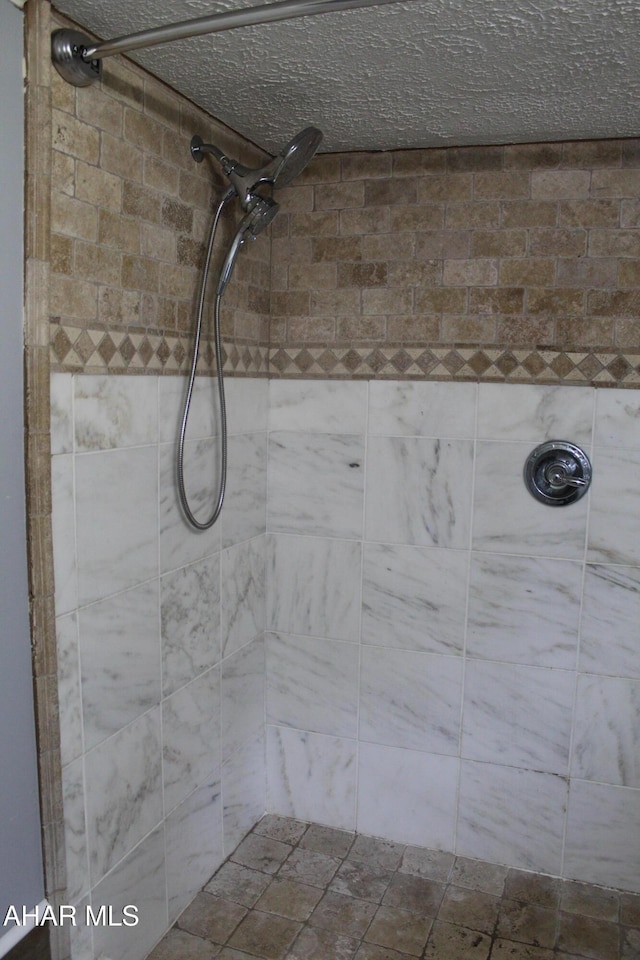 bathroom featuring tiled shower