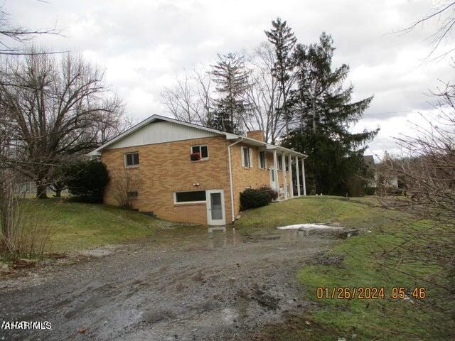 view of side of property featuring a yard