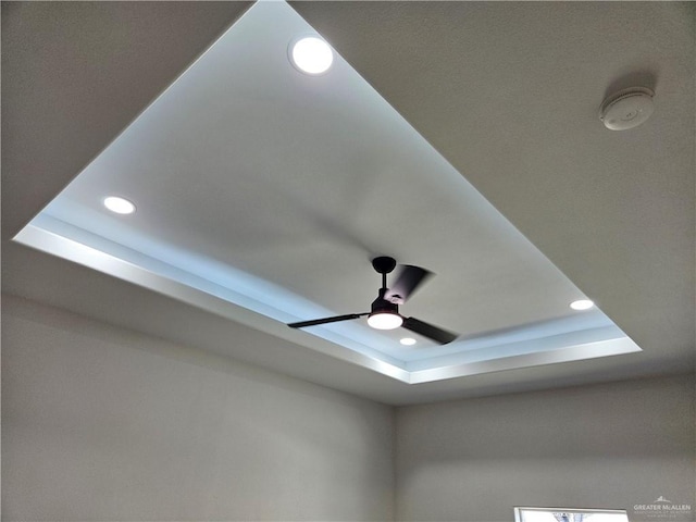 1211 S Cherry Blossom Cir, Weslaco, TX 78596 - detailed view of a raised ceiling, recessed lighting, and a smoke detector