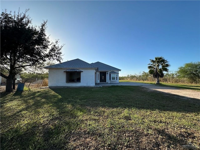 view of front of property with a front yard