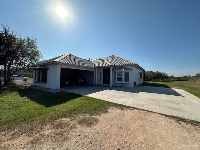 view of front of property featuring a garage and a front yard