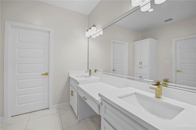 3003 E Palo Blanco St, Hidalgo, TX 78557 - full bath featuring double vanity and baseboards