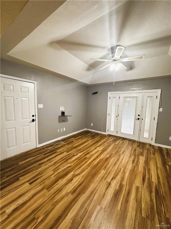 entryway featuring ceiling fan, wood-type flooring, and a textured ceiling