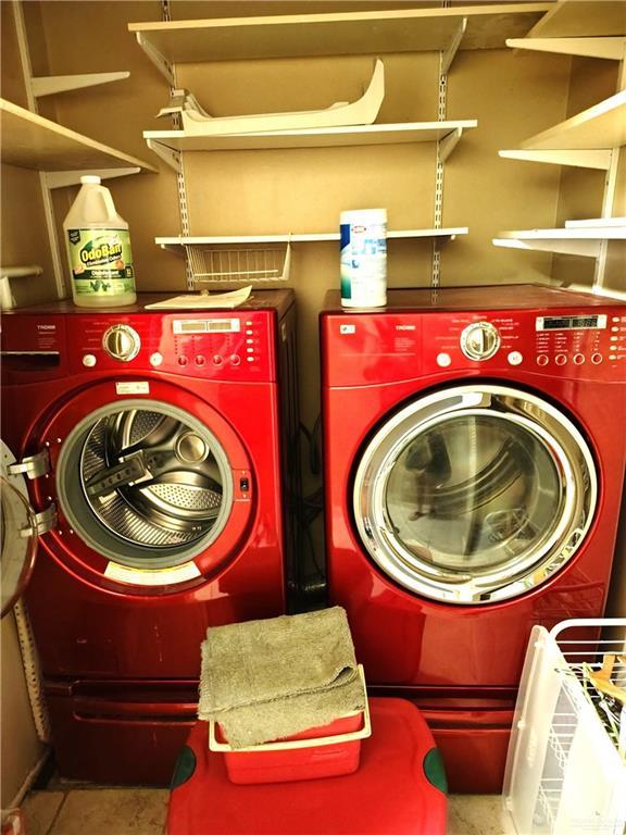 6213 N 17th St, Mcallen, TX 78504 - washroom with washer and clothes dryer