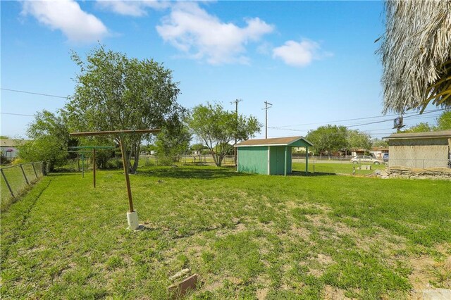 view of yard with a storage unit