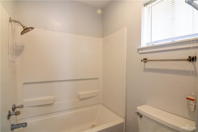 bathroom featuring toilet and washtub / shower combination