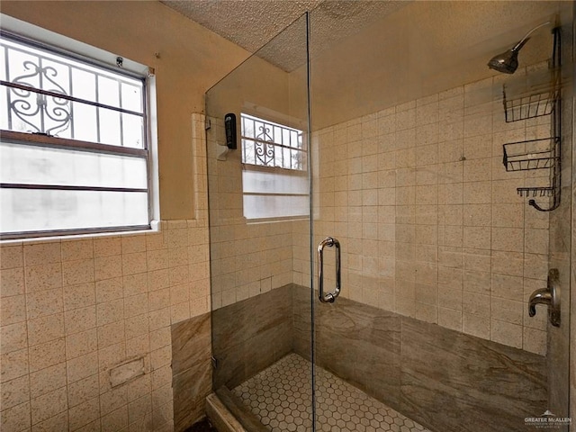 905 E Ithaca Ave, Mcallen, TX 78501 - bathroom featuring a stall shower and a textured ceiling