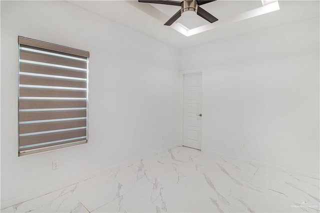 unfurnished room featuring ceiling fan and a tray ceiling