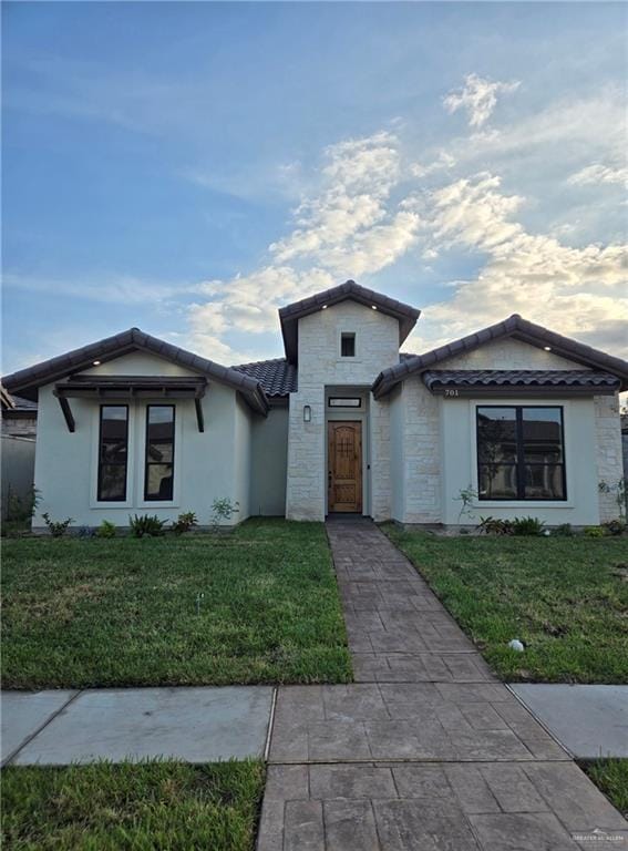 view of front of house with a front yard