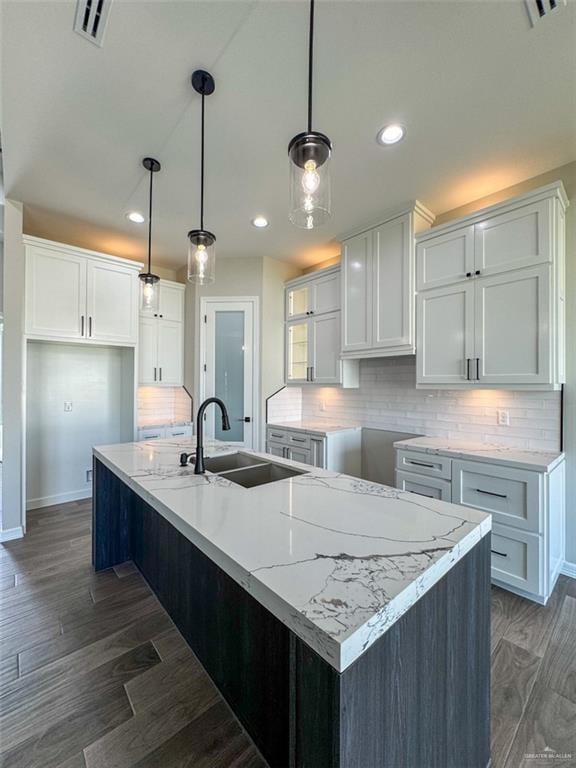 3807 Crimson St, Mission, TX 78574 - kitchen featuring a sink, baseboards, a kitchen island with sink, recessed lighting, and tasteful backsplash
