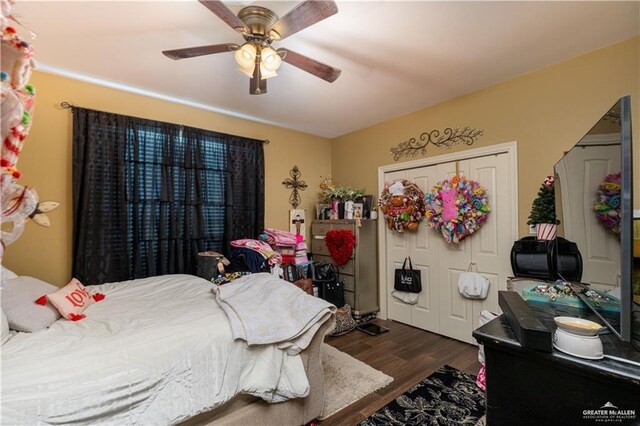 bedroom featuring dark wood finished floors, a closet, and ceiling fan