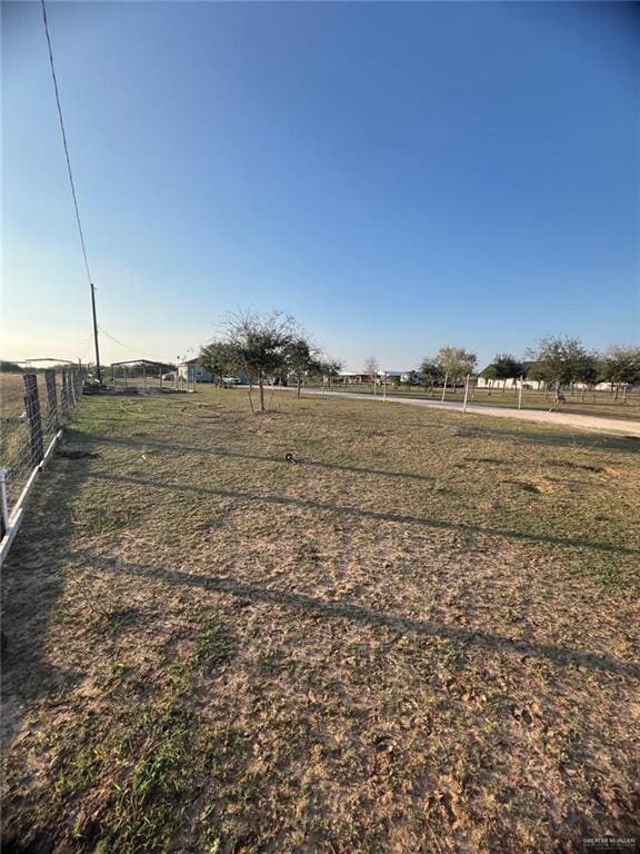 view of yard featuring a rural view