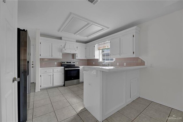 kitchen with white cabinetry, range hood, kitchen peninsula, stainless steel electric stove, and decorative backsplash