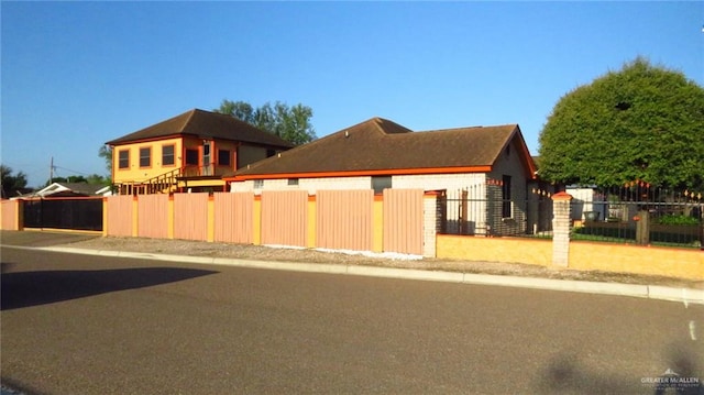 view of front facade