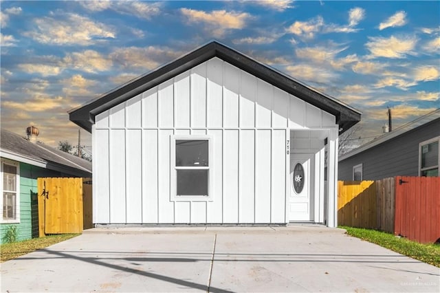 710 N Illinois Ave, Weslaco, TX 78596 - property exterior at dusk with a patio area