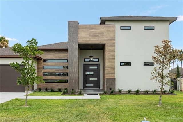 view of front of house with a front lawn and a garage