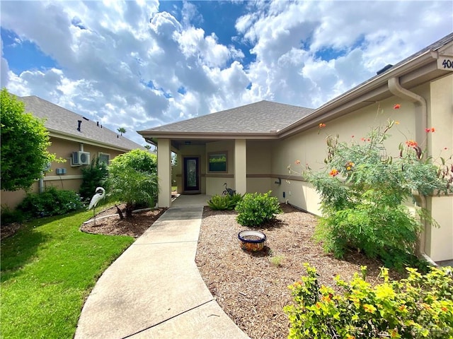 view of front of property with a front lawn