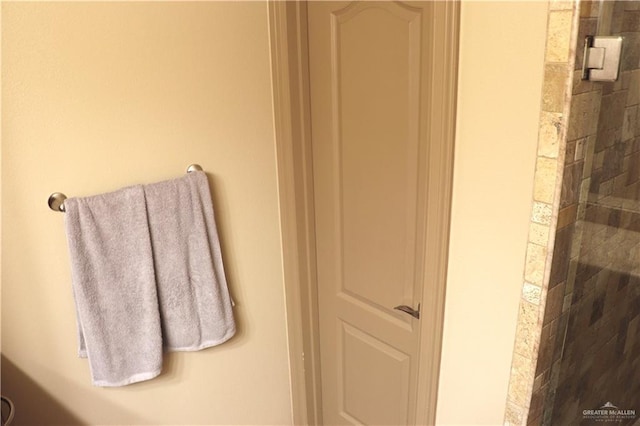 bathroom featuring tiled shower