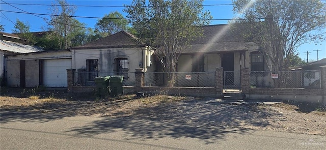 view of front facade featuring a garage