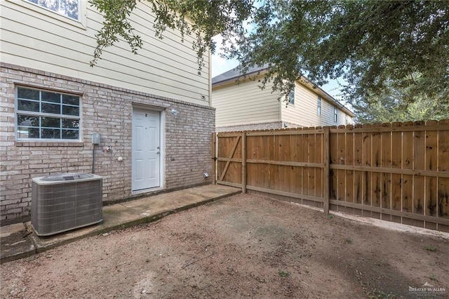 view of yard with central AC unit